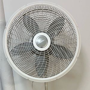 Lasko brand, 3 speed, white